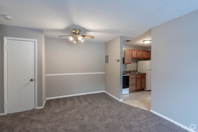 1 habitación, 1 baño - 554 pies cuadrados - Área de comedor - Kensington Club Apartments