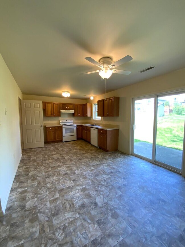 202 Elmshire Drive, Lancaster, PA 17693 Rental House Rental in Lancaster, PA