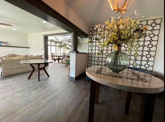 Building Photo - 345 N Van Ness Ave Unit A - Downstairs