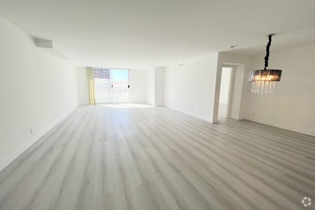 Building Photo - 10390 Wilshire Blvd Rental