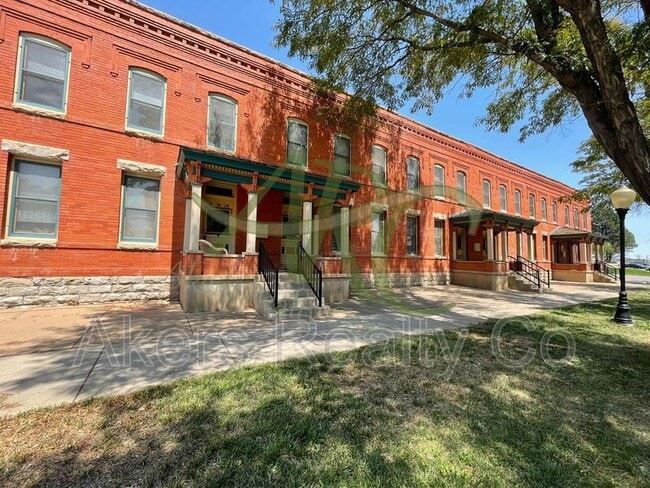 Building Photo - 411 W 11th St