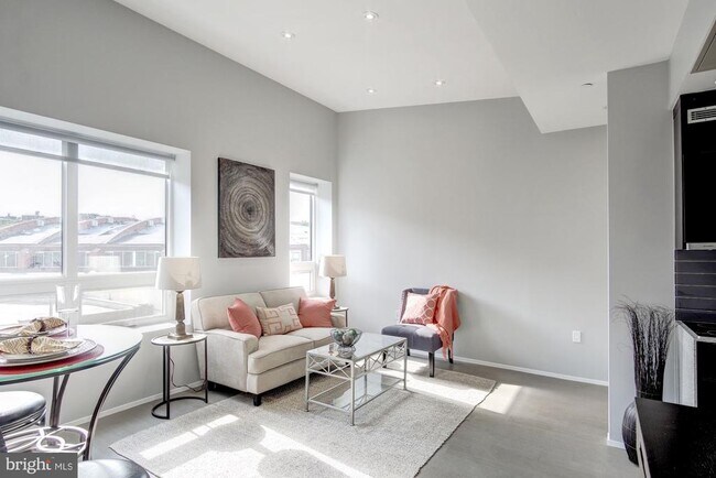 Photo - 2422 17th St NW Unit 301