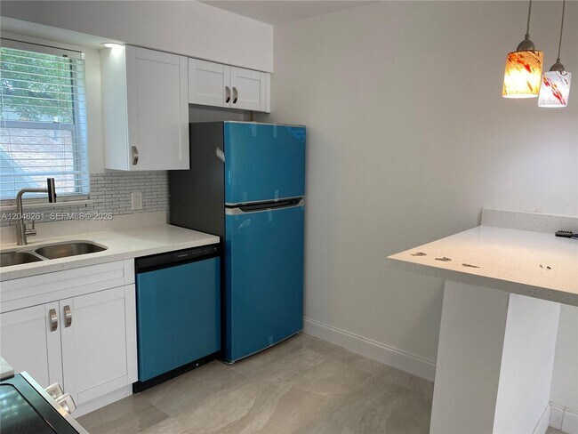 601 SE 5th Ct Unit 208