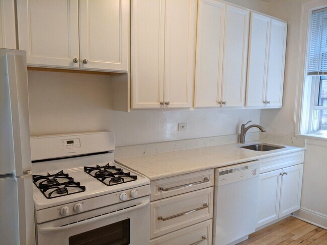 Building Photo - 1136 Maple Ave Unit 1137-1E