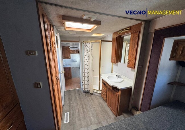 Building Photo - 642 10th St