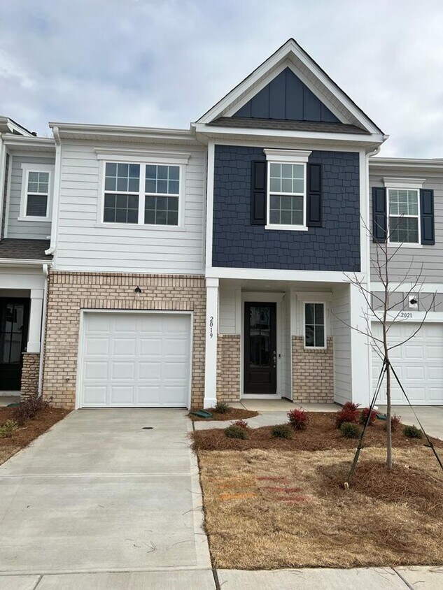 Townhome with 3BR/2.5BA Garage Located in ... - Townhome with 3BR/2.5BA Garage Located in ...