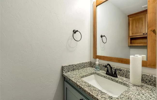 Photo - Stunning 3BD/2.5BTH Home in Mustang