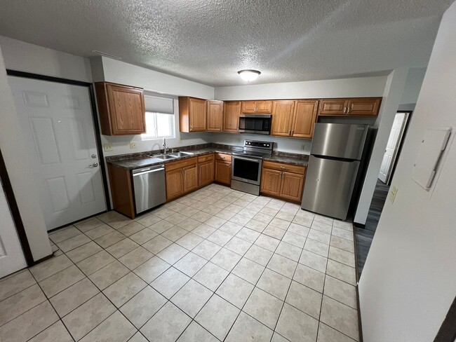 Photo - 3 bedroom apartment-NW Ames close to Sawyer Elementary-no pet fees Unit 1304-3