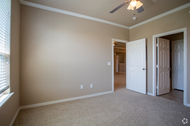 2BR, 2BA - 1,127SF