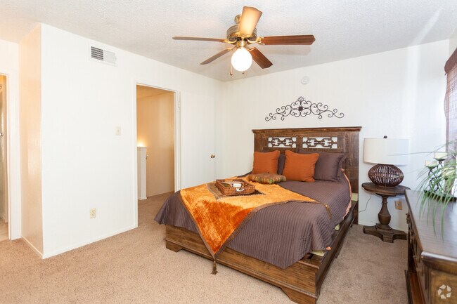 2BR 1.5.BA - 1,048 SF