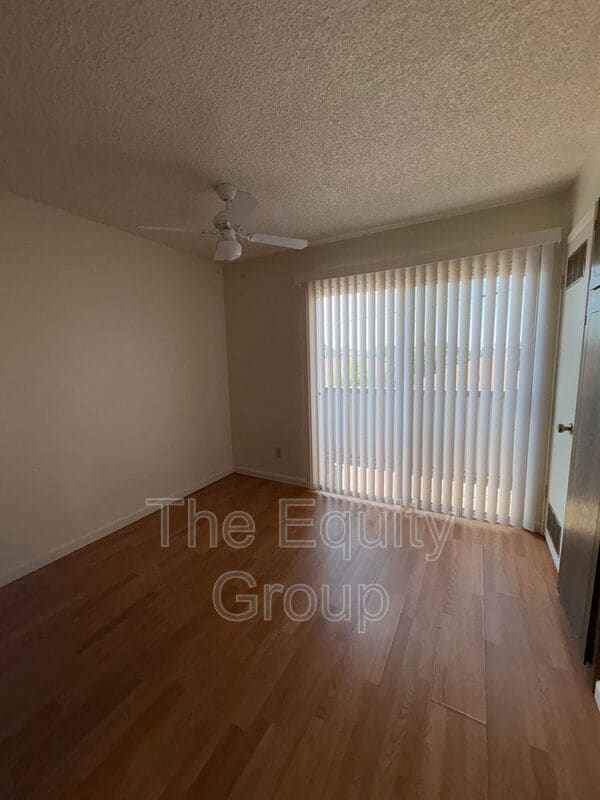 1865 Emma Lee Ln