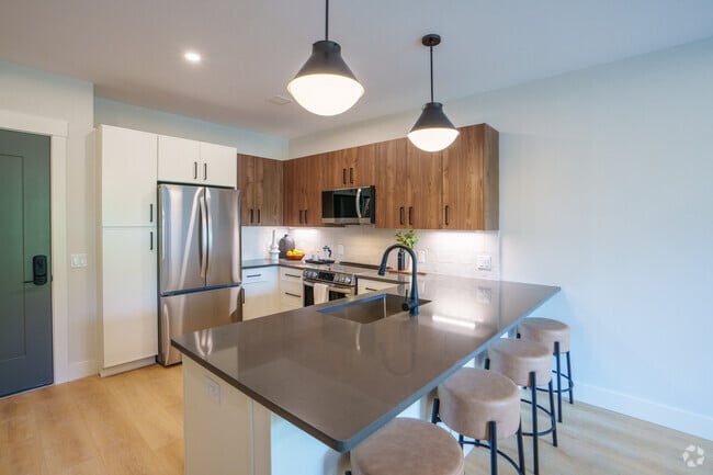 1BR, 1BA - 819SF - Kitchen - 100 Plank