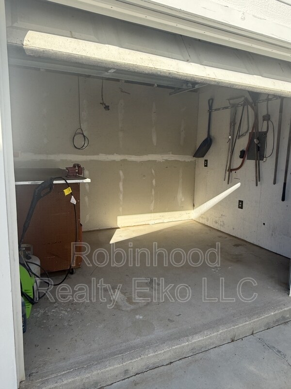 Photo - 300 Rustic Dr