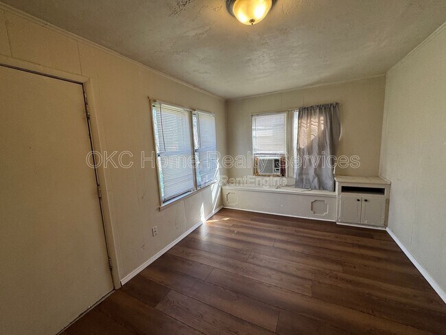 Photo - 2148 N Stonewall Ave