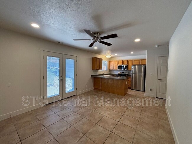 Photo - 696 N 600 W Unidad #B