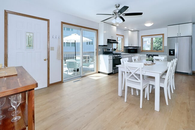 Photo - 560 Fairfield Beach Rd