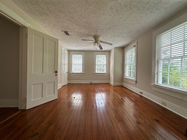 844 Hickman Rd