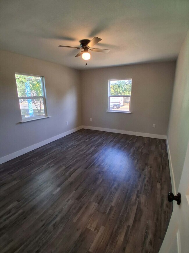 1443 Hortense Ave