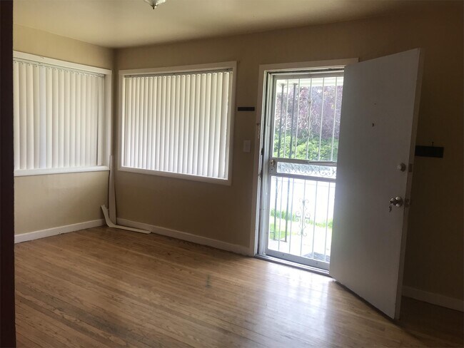 Photo - 93 E Pinehurst St