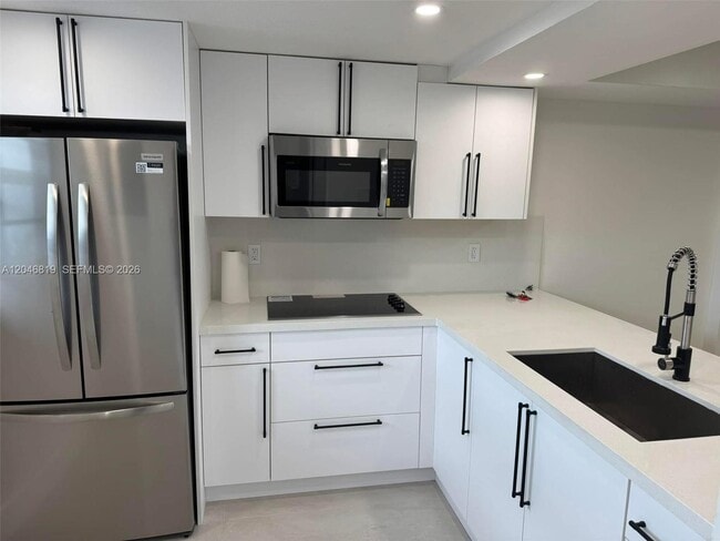Building Photo - 14155 SW 87th St Unit E202