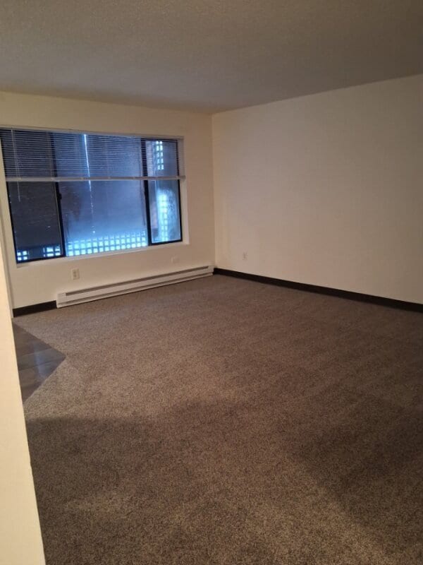 Building Photo - 10800 Roosevelt Way NE