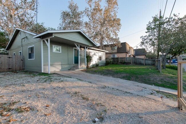 Photo - 5515 Roosevelt Ave