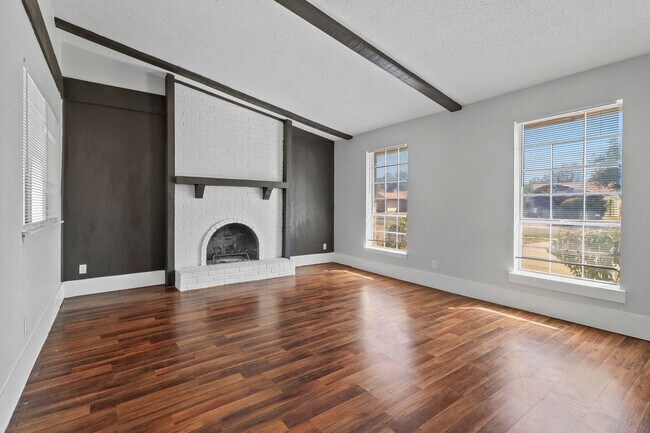 Photo - QUAINT AND COZY  3 Bedroom, 2 bathroom Hou...