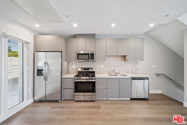 Photo - 1223 Hayworth Ave Unidad 9