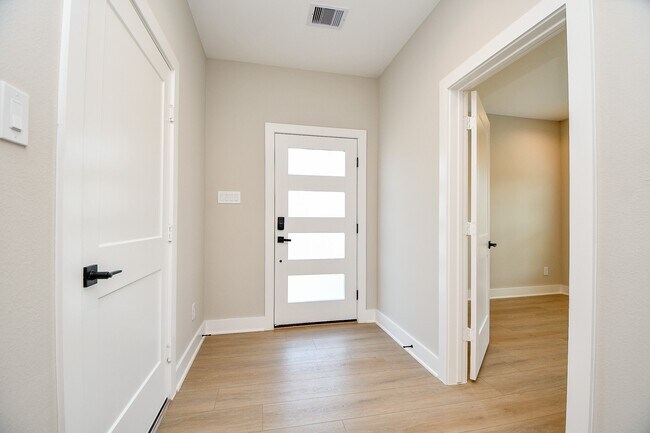 Photo - 4918 Brinkman St