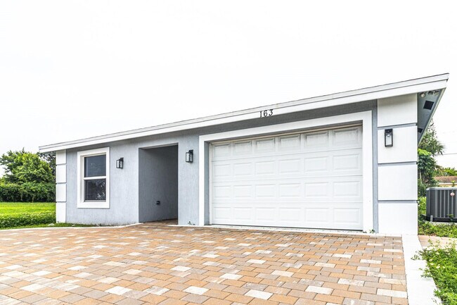 Photo - 163 W Blue Heron Blvd