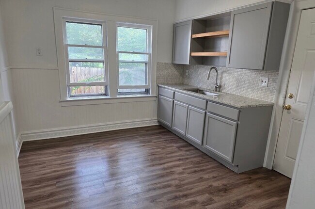 Building Photo - Updated and Ready Soon! Unit 1