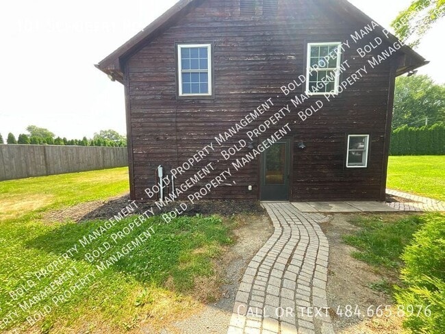 Building Photo - 101 Schubert Rd