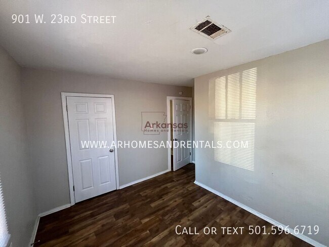 Photo - 901 W 23rd St