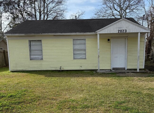 Building Photo - 2023 Delaware St