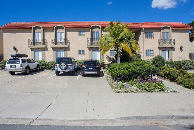 Photo - Pacific Beach: 2 BR with Parking and Private Patio! Unit 04