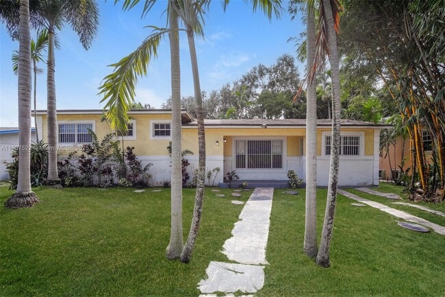 Building Photo - 810 NW 186th Dr