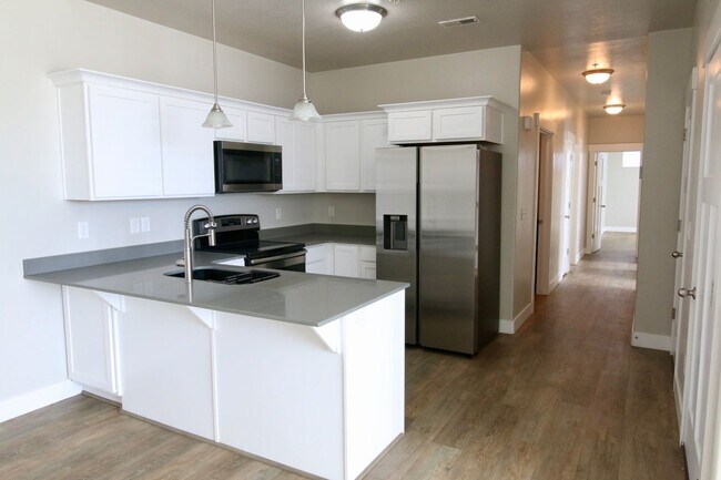 Photo - Lovely Top Level Condo For Rent