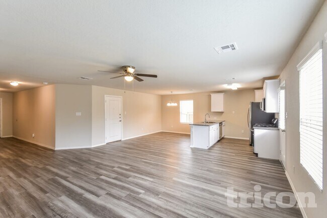 Photo - 8902 Lamus Wheel House