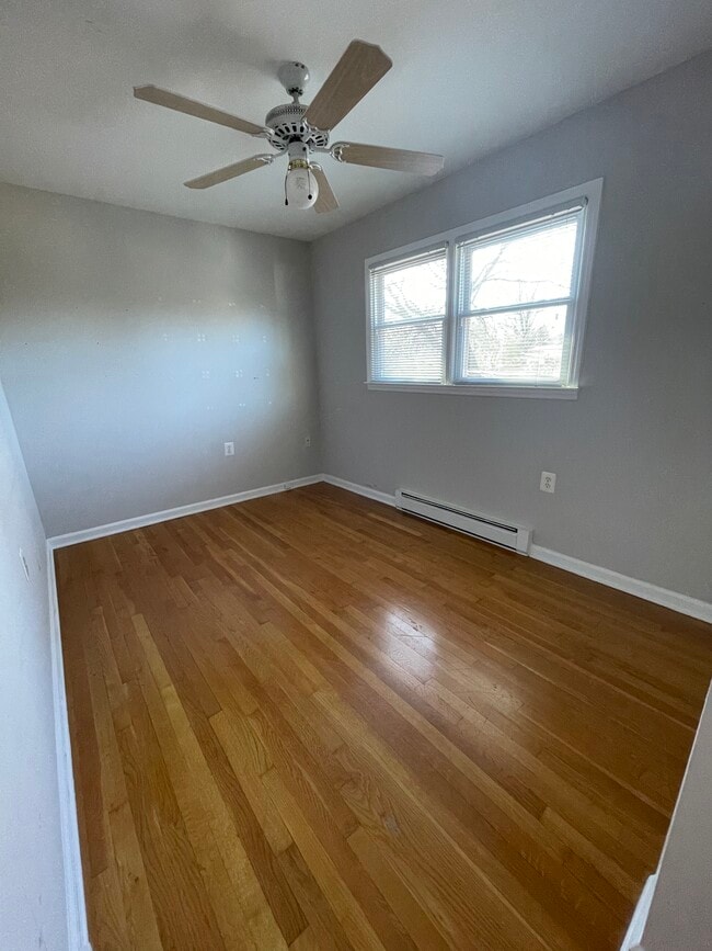 Bedroom #2 - 113 Catoctin Cir NE Casa Adosada