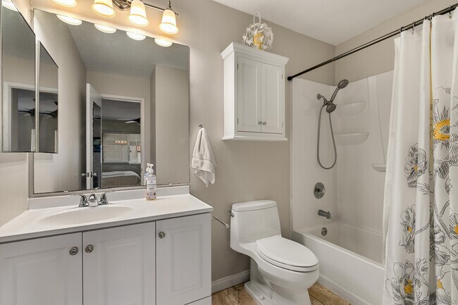 2530 Clairemont Dr Unit 206