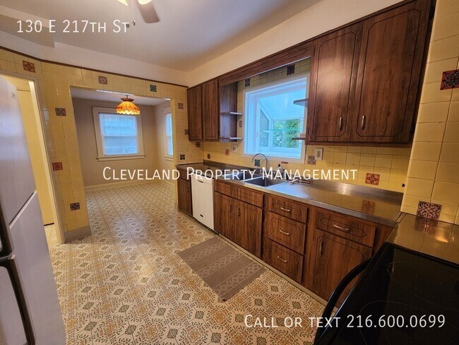 Photo - 130 E 217th St