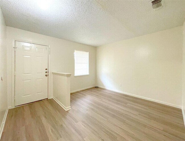 Photo - 904 N Meadows Dr