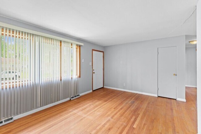 Photo - 515 Topaz Ave