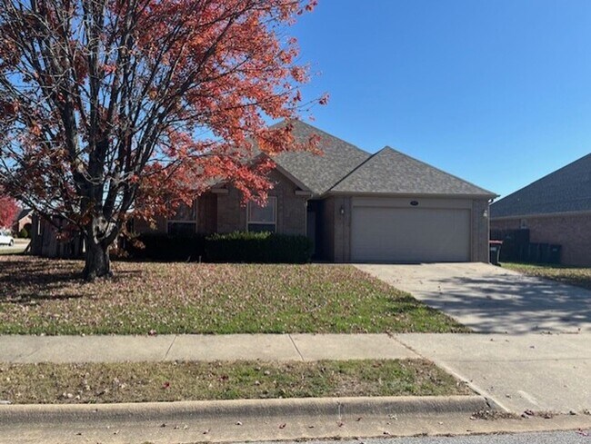 Building Photo - Great 3 Bedroom!