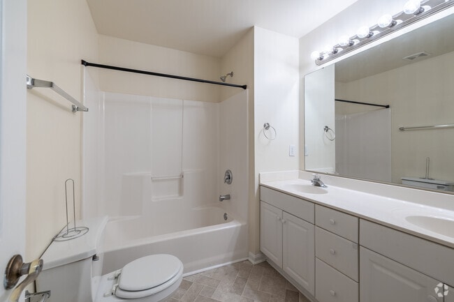 2BR, 1.5BA - 1,132 - Townhome - Bathroom - East Gate Villas