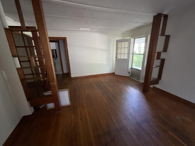 Photo - 28 St Mary Ave NW