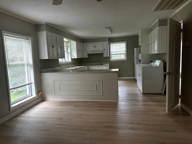 Building Photo - 1424A Rock Springs Rd Unit 1424 Rock Springs Rd Rental