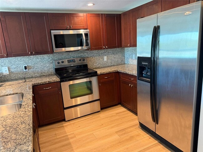 Building Photo - 2740 SW 28th Terrace Unit 507