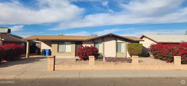 Building Photo - 9002 W Roma Ave Rental