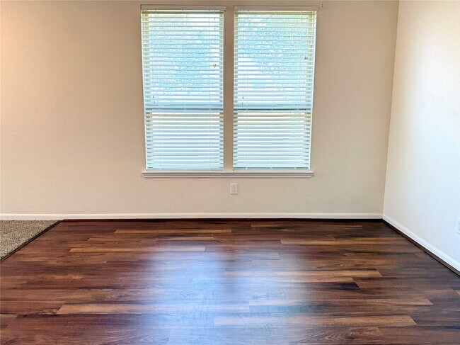 Building Photo - 11927 Main Oak St Rental